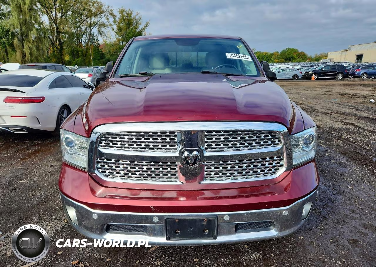 2017 Ram 1500 Laramie VIN:1C6RR7NM9HS568188 - 5