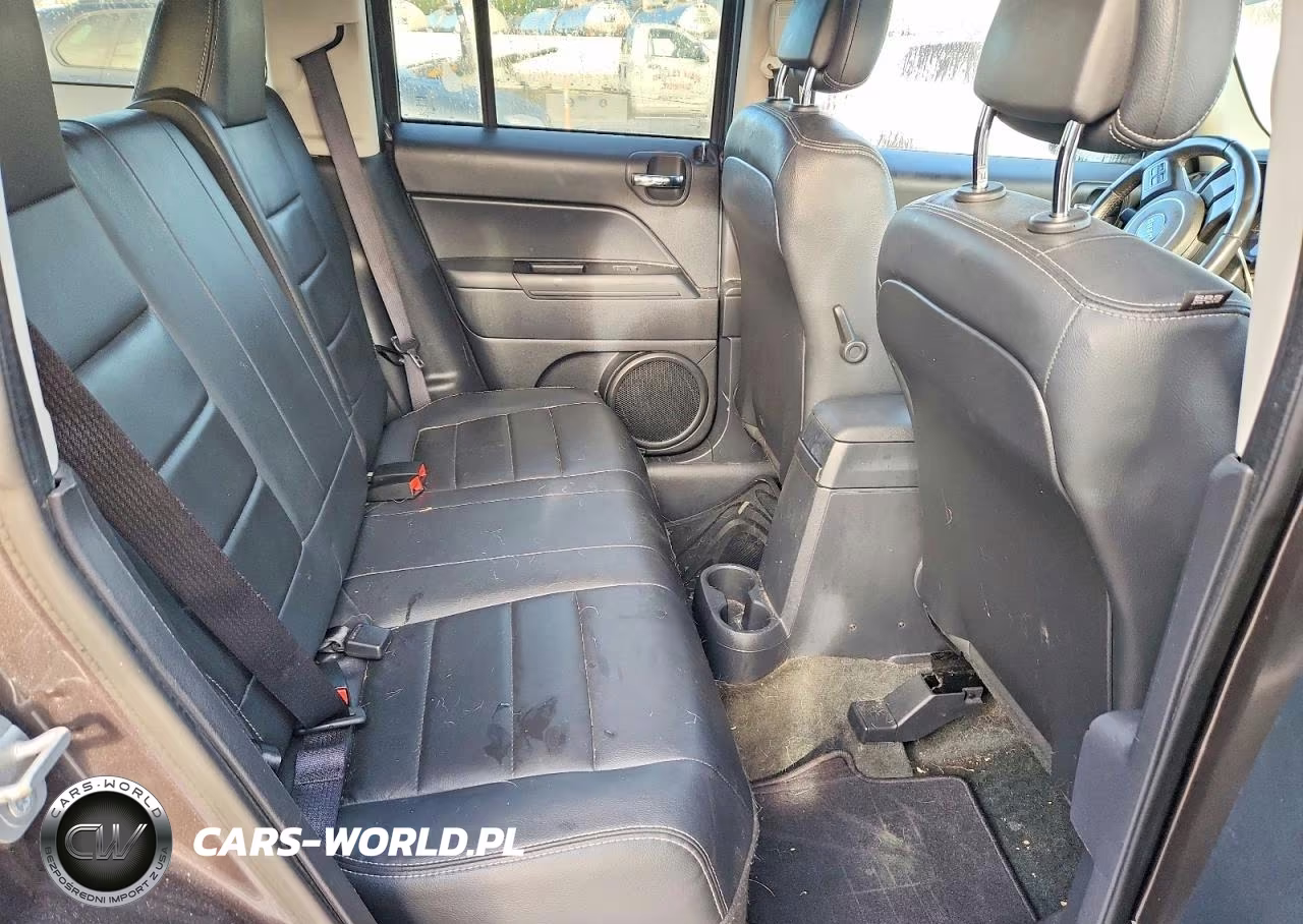2016 Jeep Patriot Latitude VIN:1C4NJRFB2GD739714 - 11