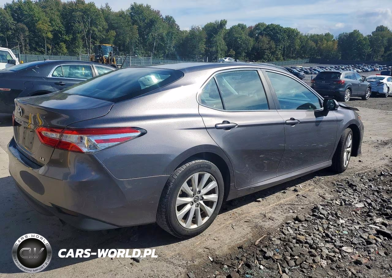 2018 Toyota Camry Le VIN:4T1B11HK8JU636883 - 3