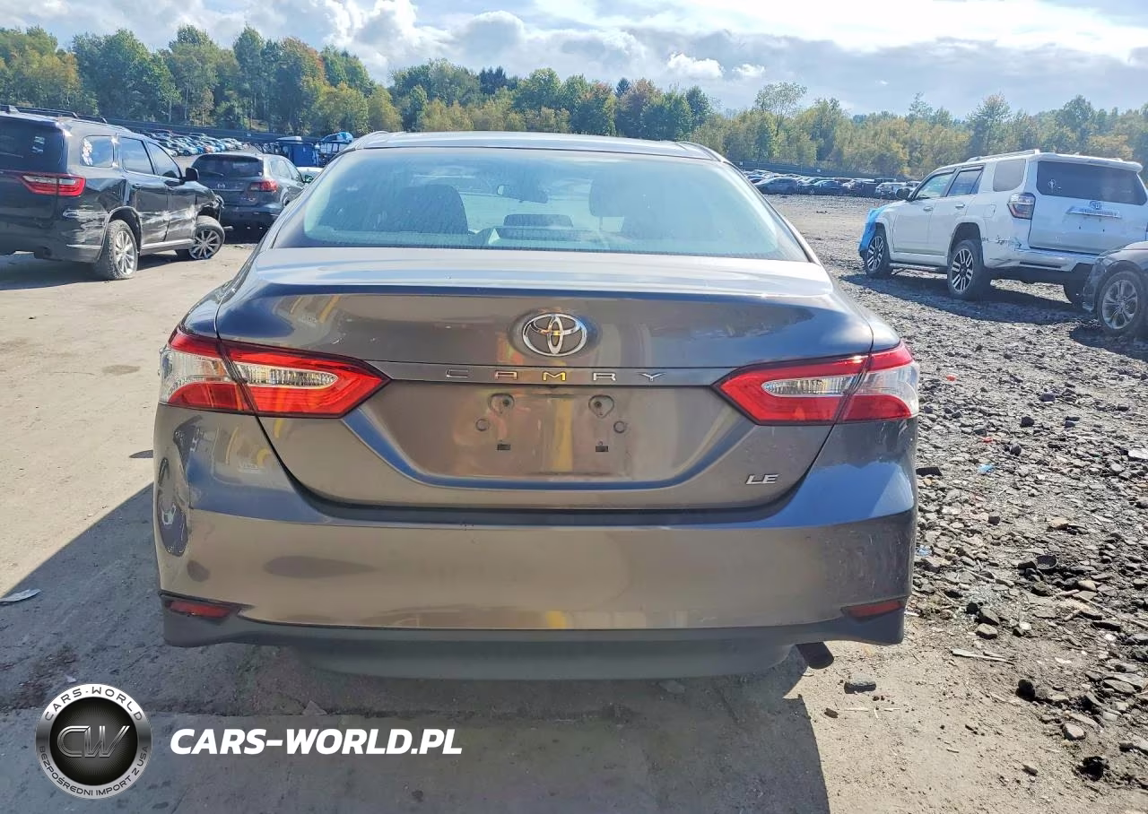 2018 Toyota Camry Le VIN:4T1B11HK8JU636883 - 6