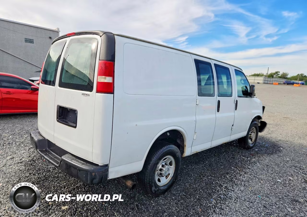 2014 Chevrolet Express G2500 Delivery Van VIN:1GCWGFBG9E1125289 - 3