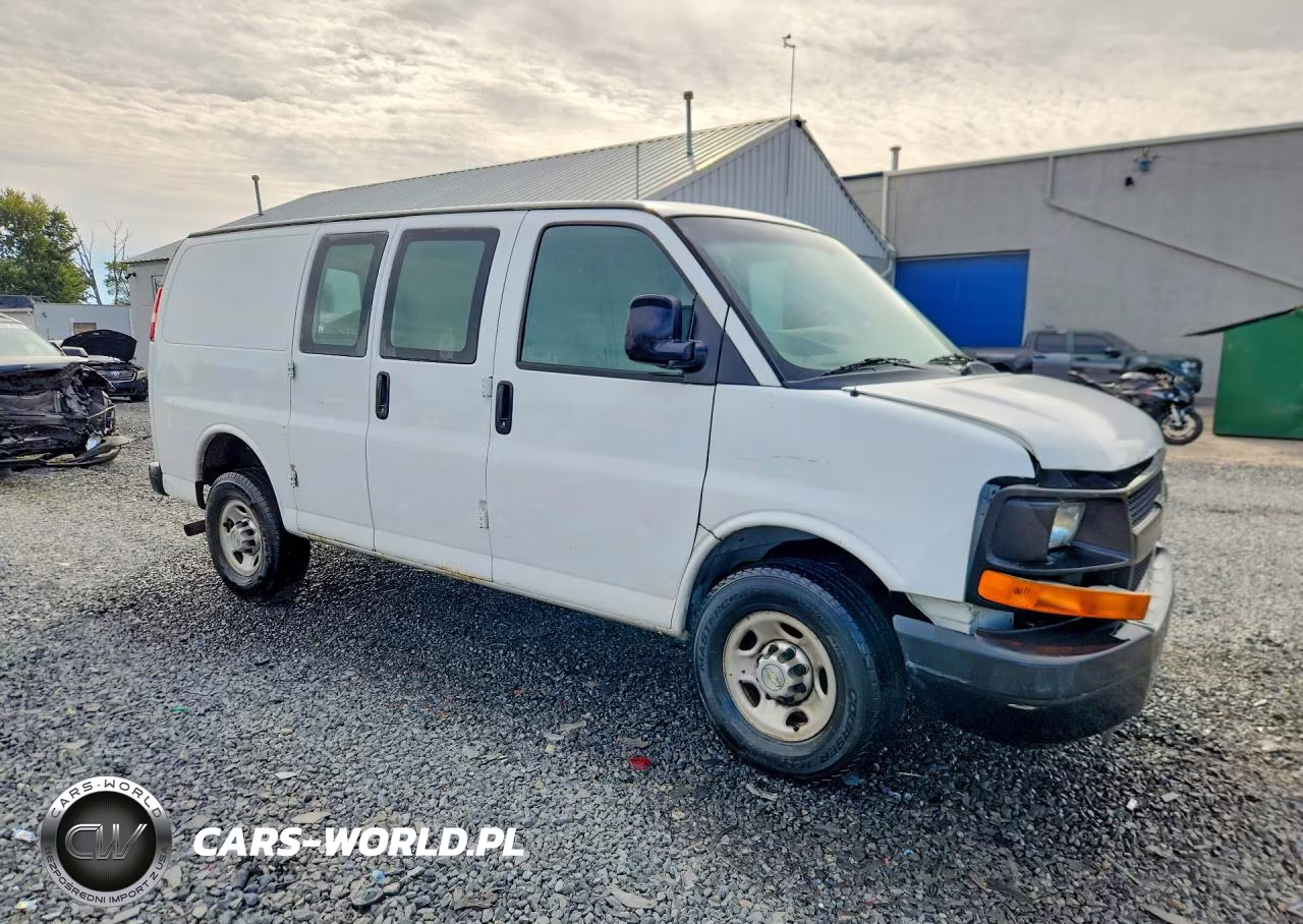 2014 Chevrolet Express G2500 Delivery Van VIN:1GCWGFBG9E1125289 - 4