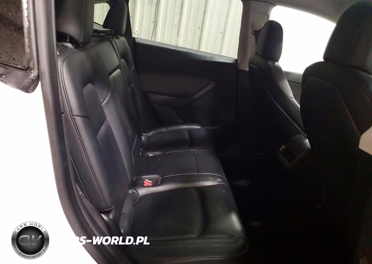 2020 Tesla Model Y VIN:5YJYGDEEXLF044278 - 10