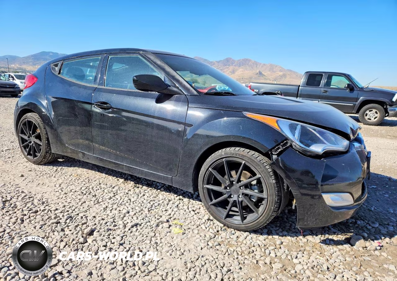 2017 Hyundai Veloster Value Edition VIN:KMHTC6AD1HU316032 - 4