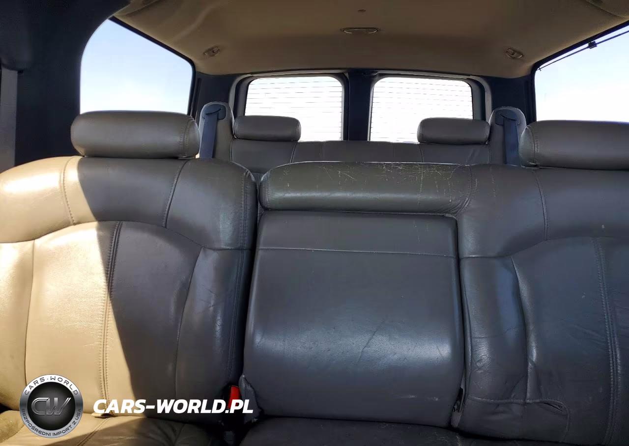 2000 Chevrolet Suburban K1500 VIN:3GNFK16T0YG139443 - 10