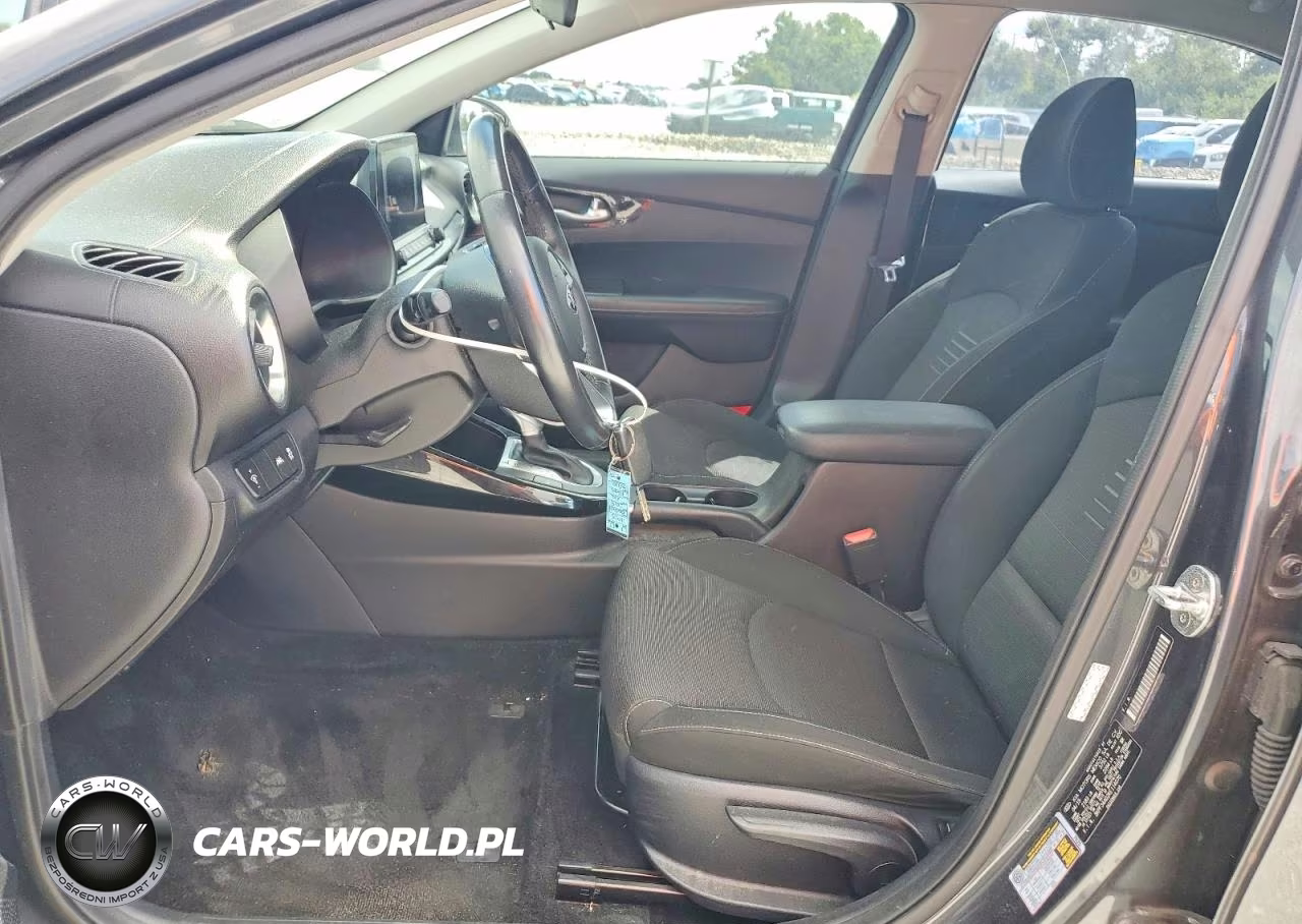2019 Kia Forte S VIN:3KPF34AD2KE114070 - 7