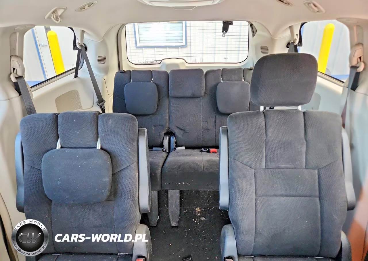 2011 Chrysler Town & Country Touring VIN:2A4RR5DG7BR768417 - 10