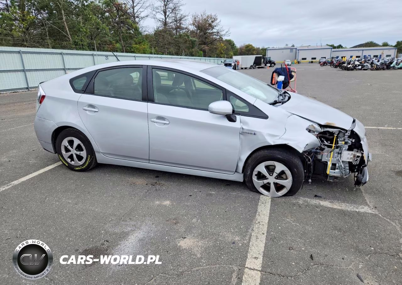 2012 Toyota Prius Three VIN:JTDKN3DU6C5502947 - 4