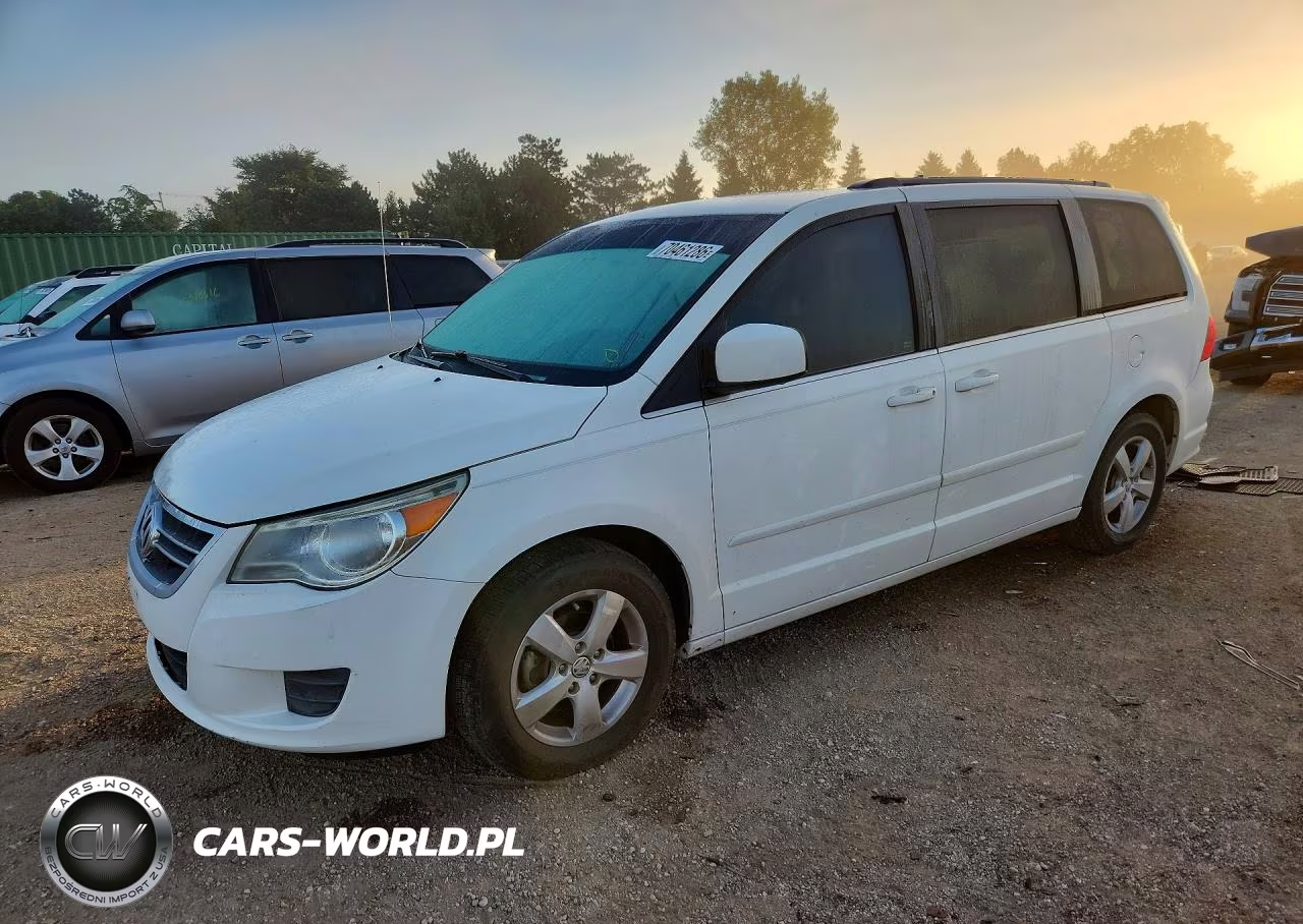 2011 Volkswagen Routan Se