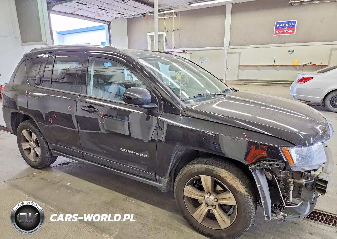 2016 Jeep Compass Latitude VIN:1C4NJDEB1GD745945 - 4