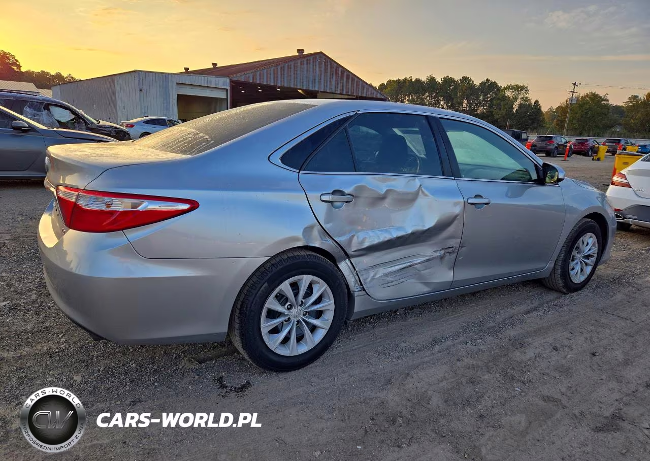 2016 Toyota Camry Le VIN:4T4BF1FK2GR573153 - 3