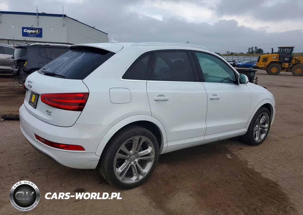 2015 Audi Q3 Premium Plus VIN:WA1EFCFS3FR010342 - 3