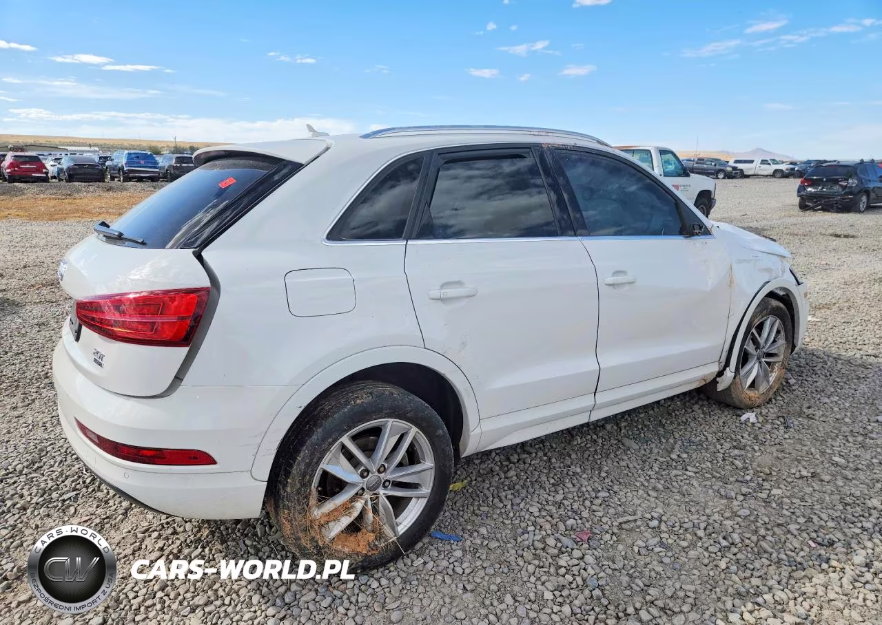2017 Audi Q3 Premium Plus VIN:WA1JCCFSXHR000398 - 3