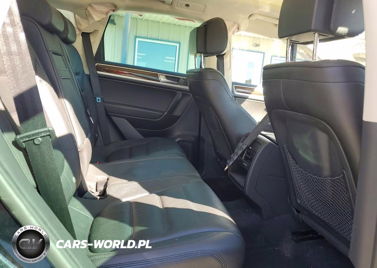 2016 Volkswagen Touareg Tdi VIN:WVGEP9BP7GD000706 - 11