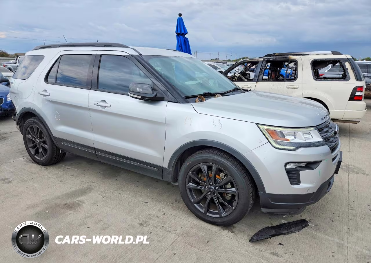 2018 Ford Explorer Xlt VIN:1FM5K7D89JGA24858 - 4