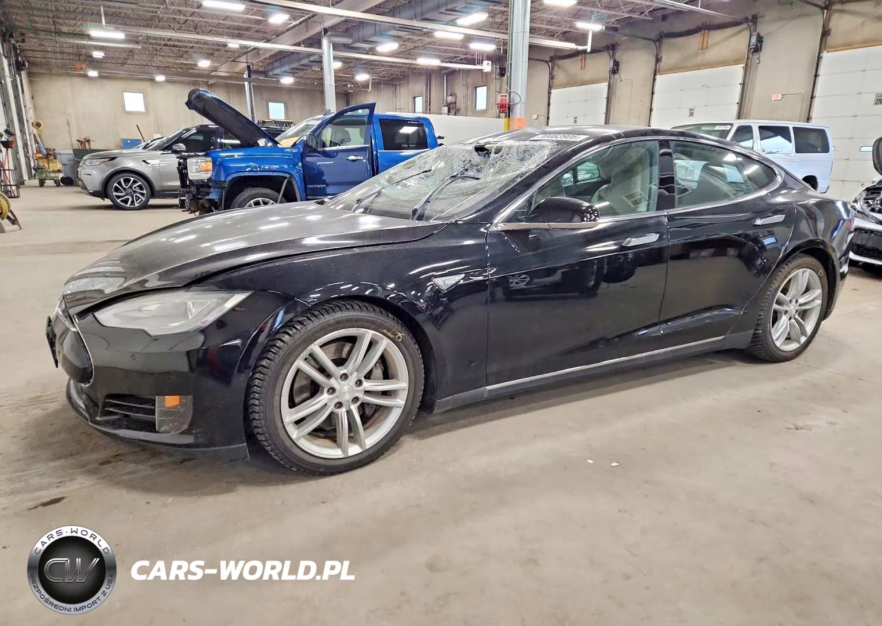 2015 Tesla Model S VIN:5YJSA1E28FF118670 - 1