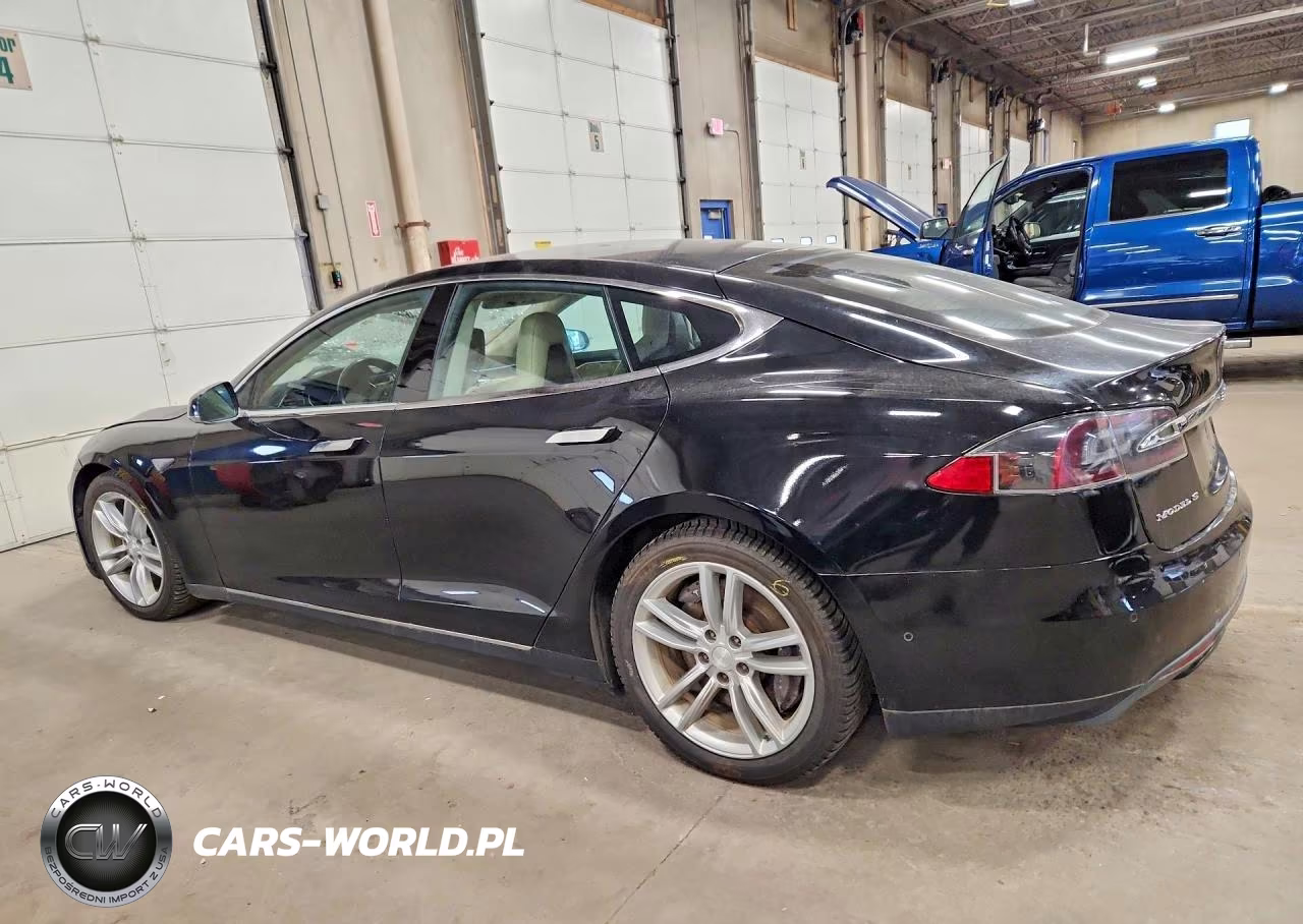 2015 Tesla Model S VIN:5YJSA1E28FF118670 - 2