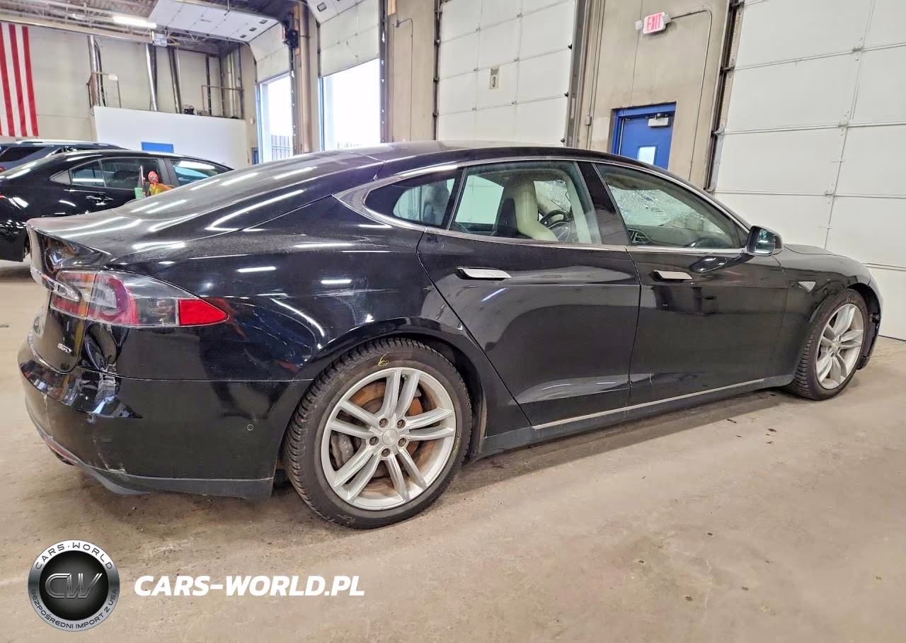 2015 Tesla Model S VIN:5YJSA1E28FF118670 - 3