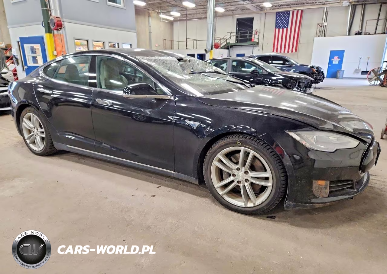 2015 Tesla Model S VIN:5YJSA1E28FF118670 - 4