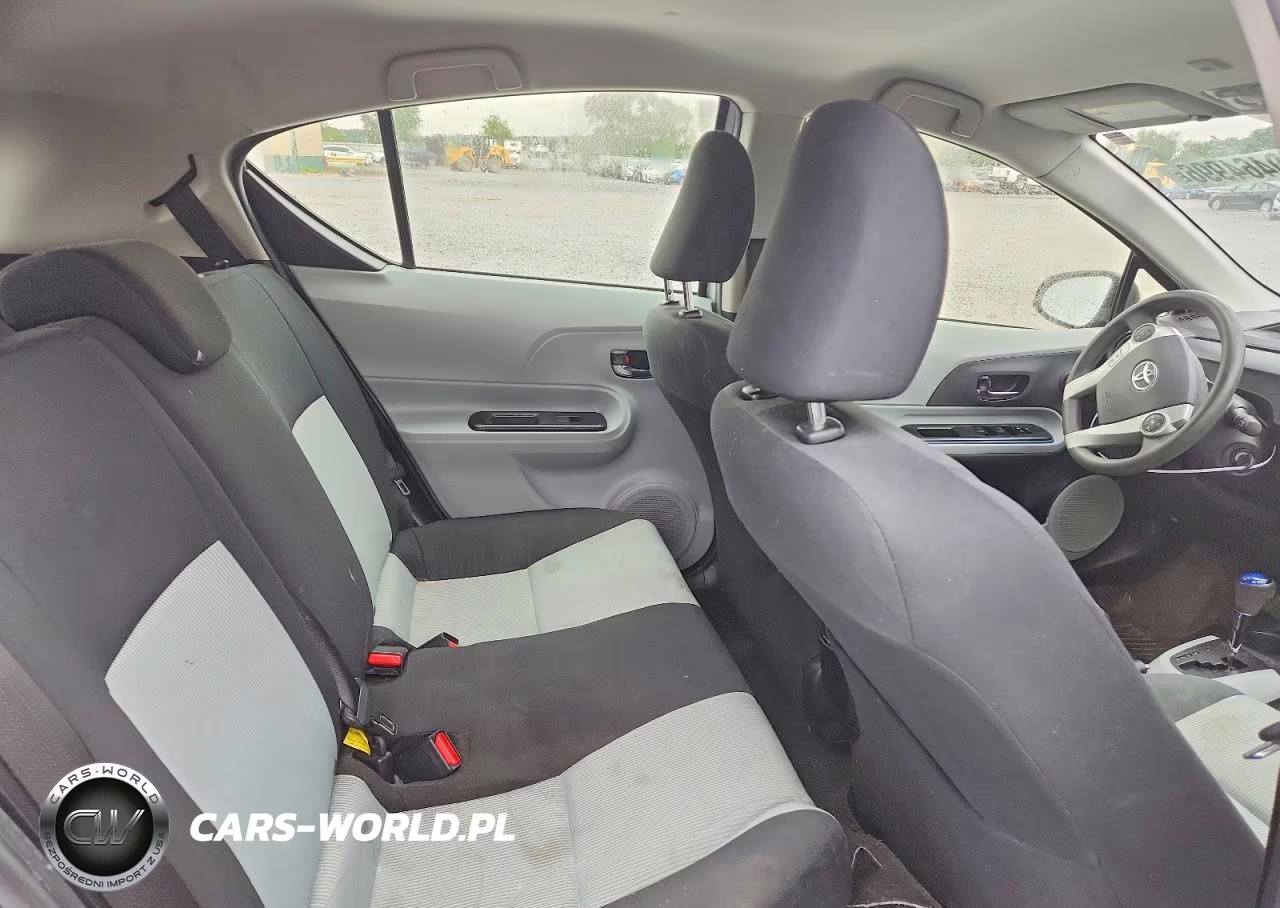 2013 Toyota Prius C Two VIN:JTDKDTB33D1554994 - 10