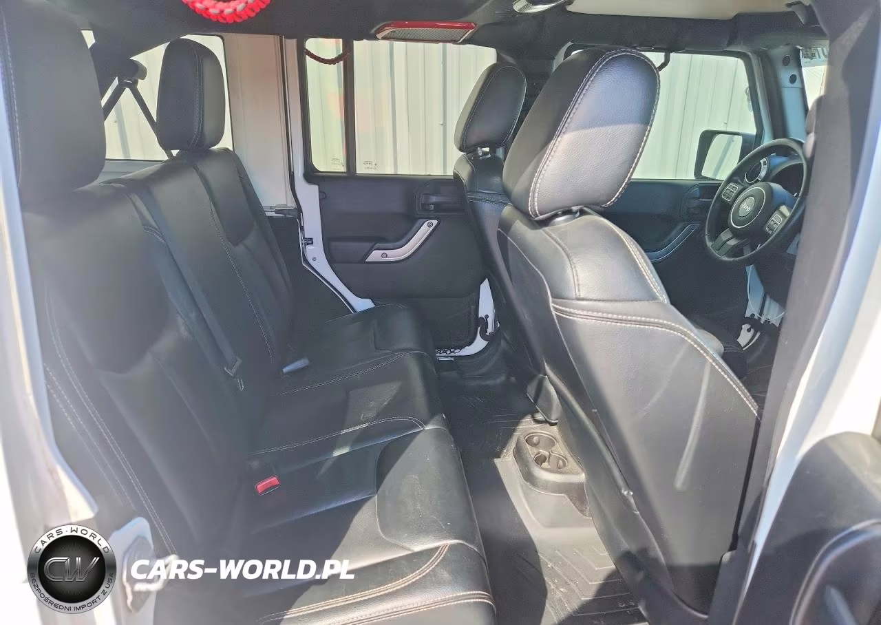 2015 Jeep Wrangler Unlimited Sahara VIN:1C4BJWEG7FL529841 - 11