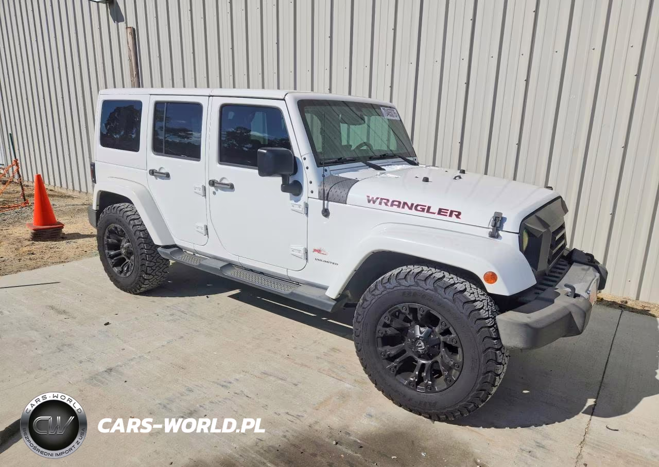 2015 Jeep Wrangler Unlimited Sahara VIN:1C4BJWEG7FL529841 - 4