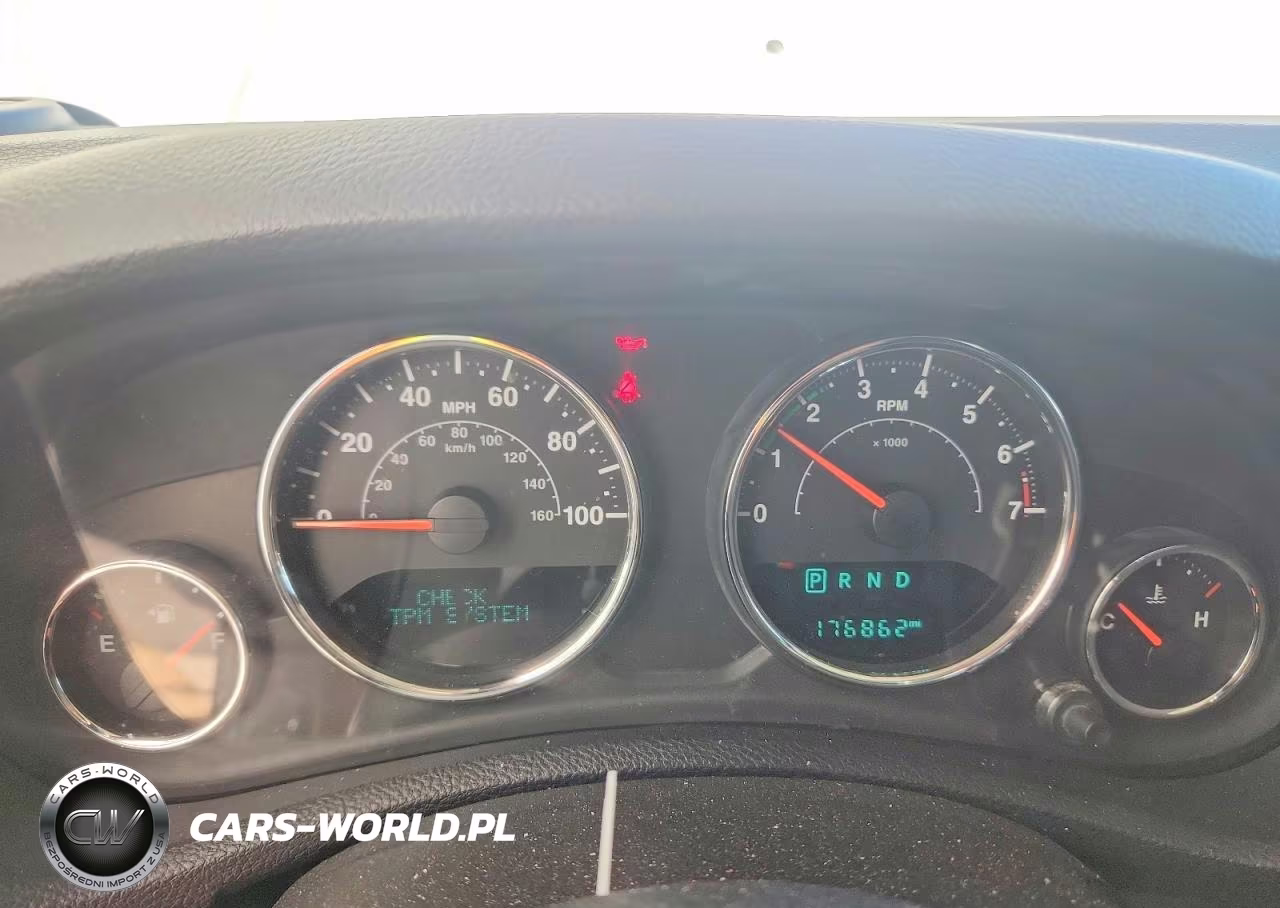 2015 Jeep Wrangler Unlimited Sahara VIN:1C4BJWEG7FL529841 - 9