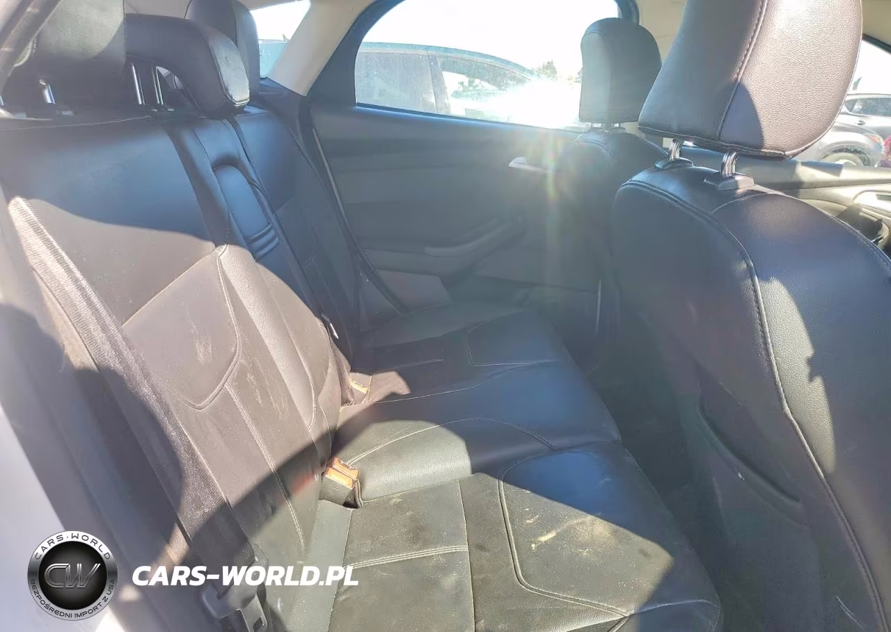 2015 Ford Focus Titanium VIN:1FADP3N26FL387126 - 10