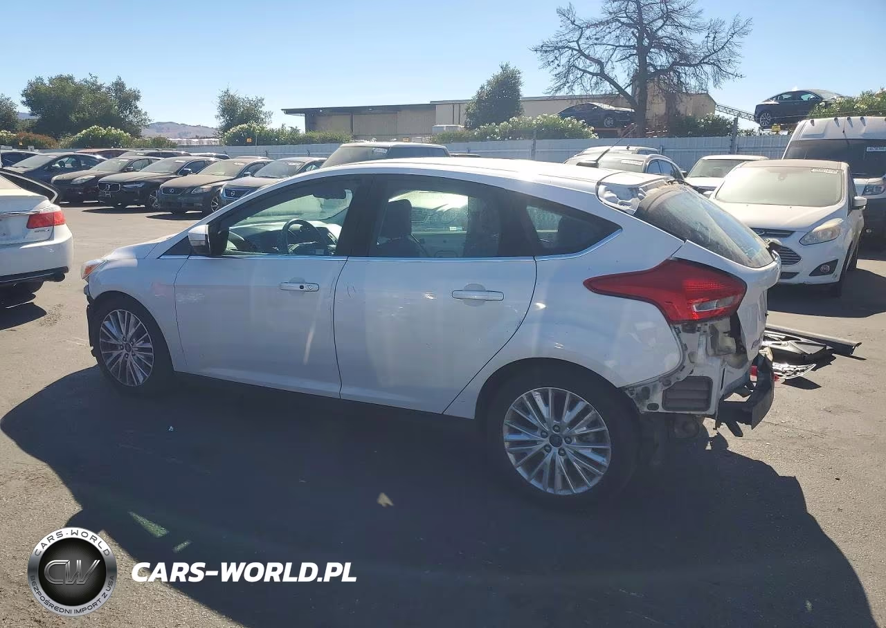 2015 Ford Focus Titanium VIN:1FADP3N26FL387126 - 2