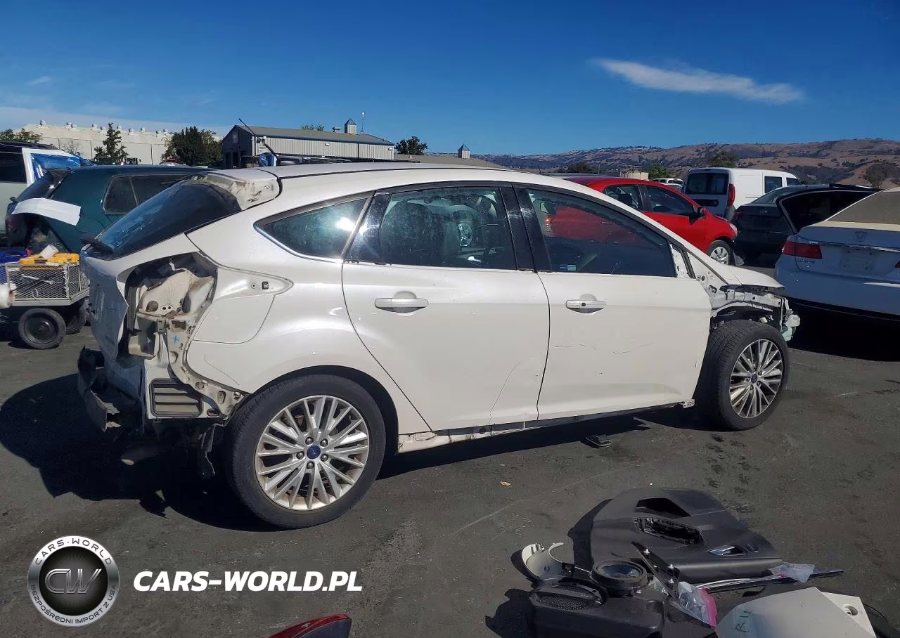 2015 Ford Focus Titanium VIN:1FADP3N26FL387126 - 3