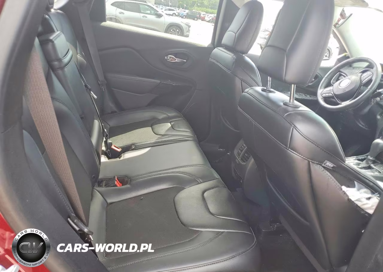 2019 Jeep Cherokee Latitude Plus VIN:1C4PJLLB4KD411410 - 11