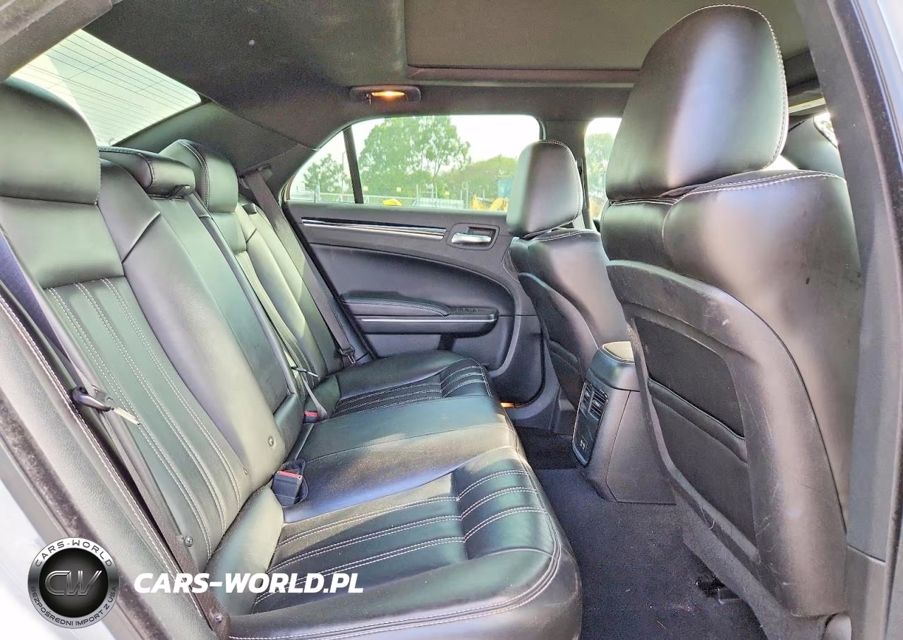 2022 Chrysler 300 S VIN:2C3CCABGXNH214358 - 10