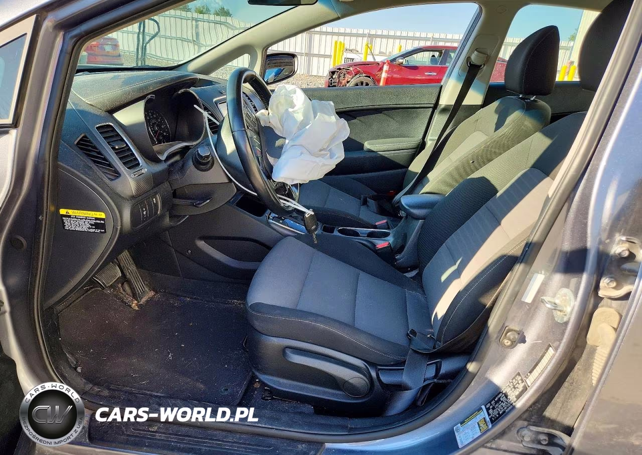 2018 Kia Forte S VIN:3KPFL4A71JE164113 - 7