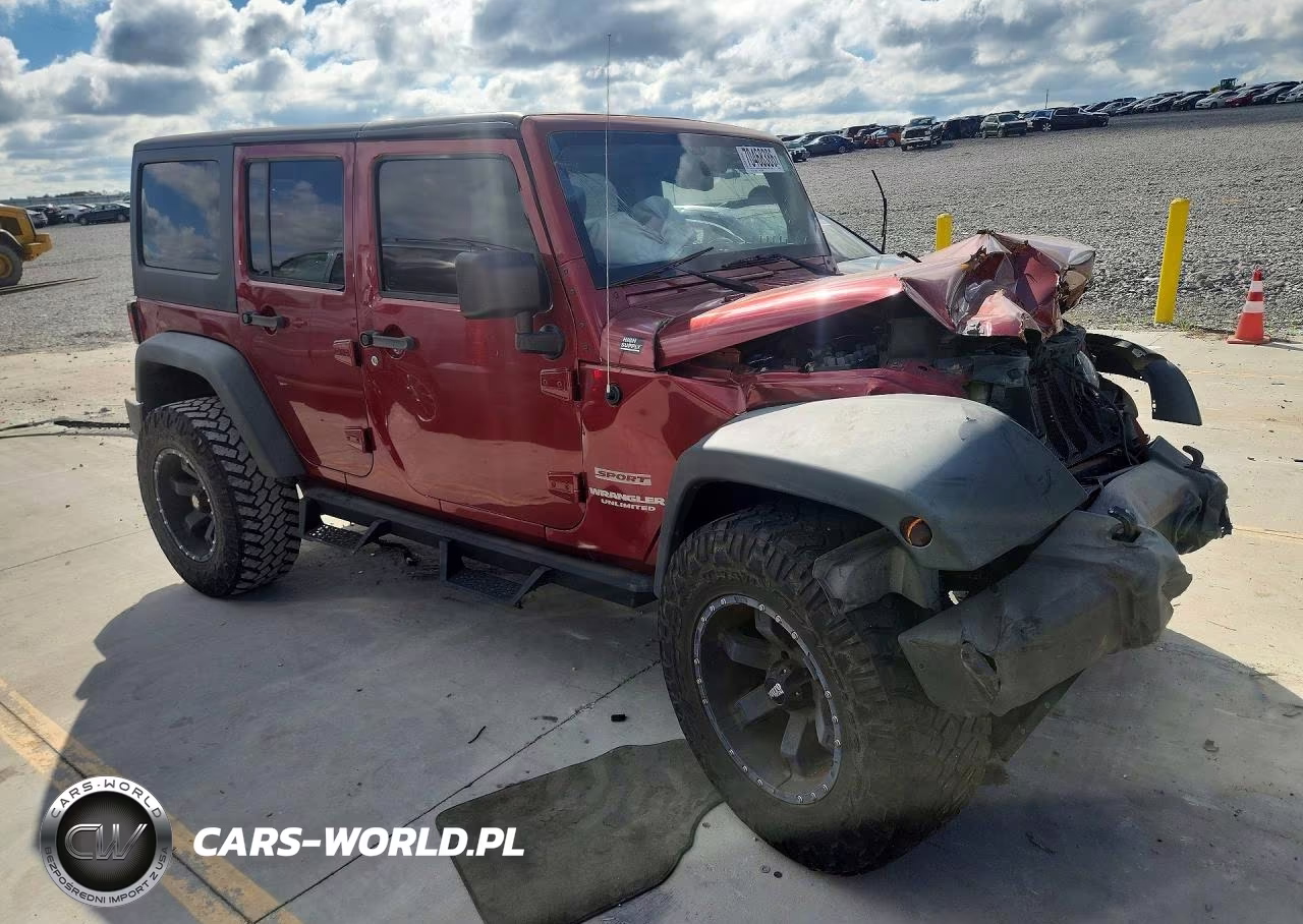 2013 Jeep Wrangler Unlimited Sport VIN:1C4HJWDG1DL604963 - 4