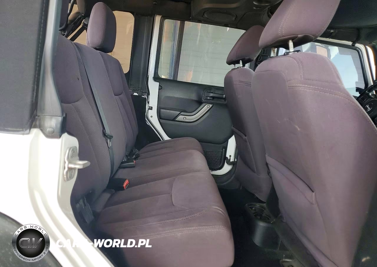 2013 Jeep Wrangler Unlimited Sport VIN:1C4BJWDG2DL643129 - 10