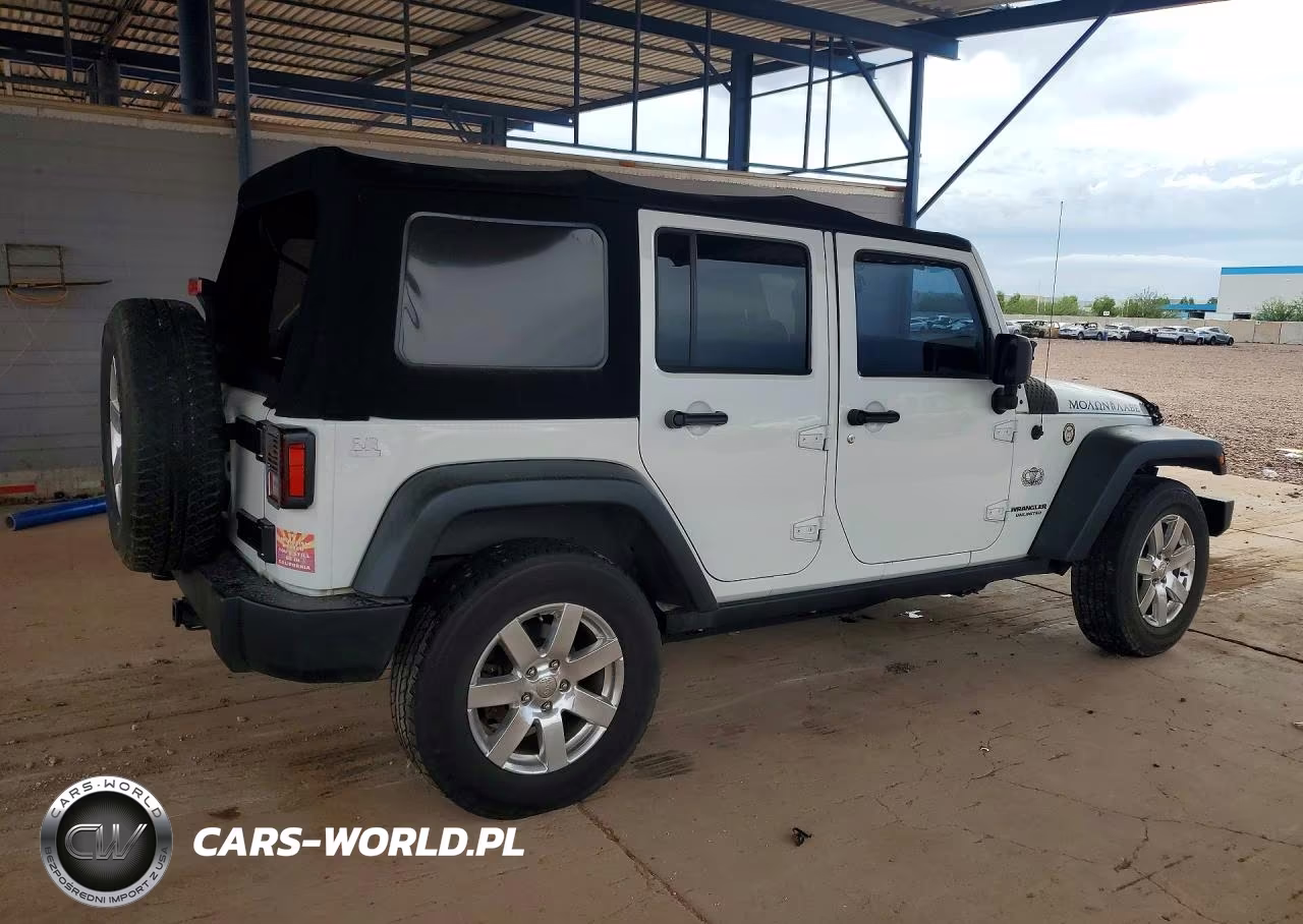 2013 Jeep Wrangler Unlimited Sport VIN:1C4BJWDG2DL643129 - 3
