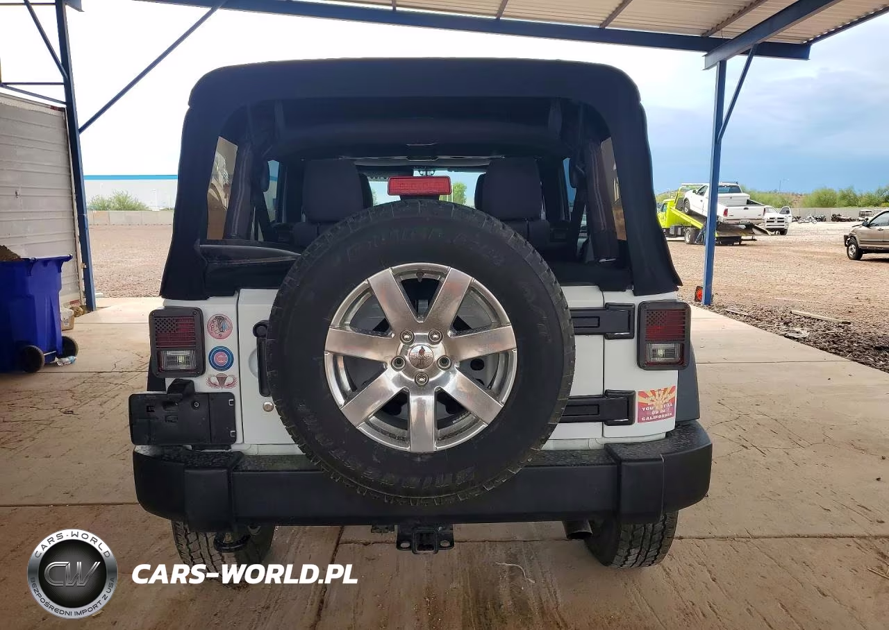 2013 Jeep Wrangler Unlimited Sport VIN:1C4BJWDG2DL643129 - 6