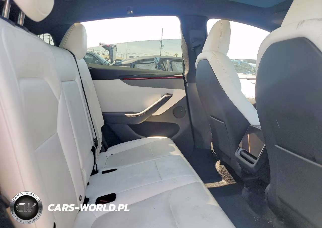 2026 Tesla Model Y VIN:7SAYGDED1TF647355 - 10