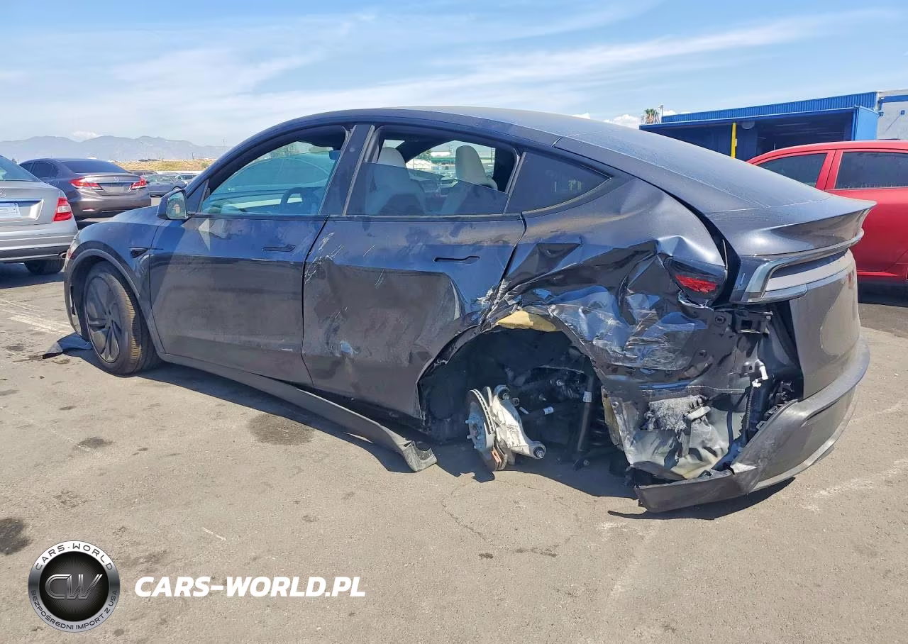 2026 Tesla Model Y VIN:7SAYGDED1TF647355 - 2