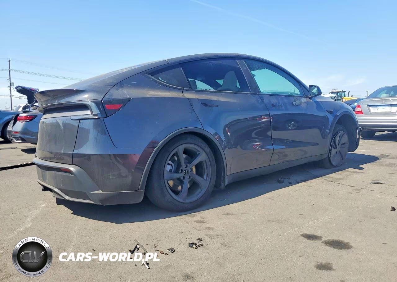 2026 Tesla Model Y VIN:7SAYGDED1TF647355 - 3