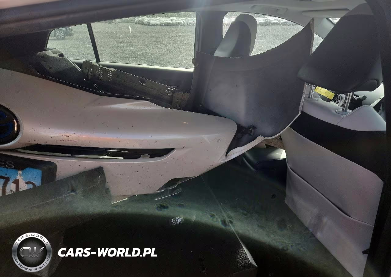 2016 Toyota Prius Four VIN:JTDKARFU0G3026613 - 10