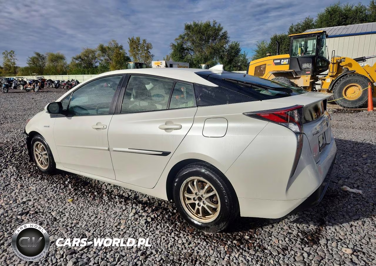 2016 Toyota Prius Four VIN:JTDKARFU0G3026613 - 2