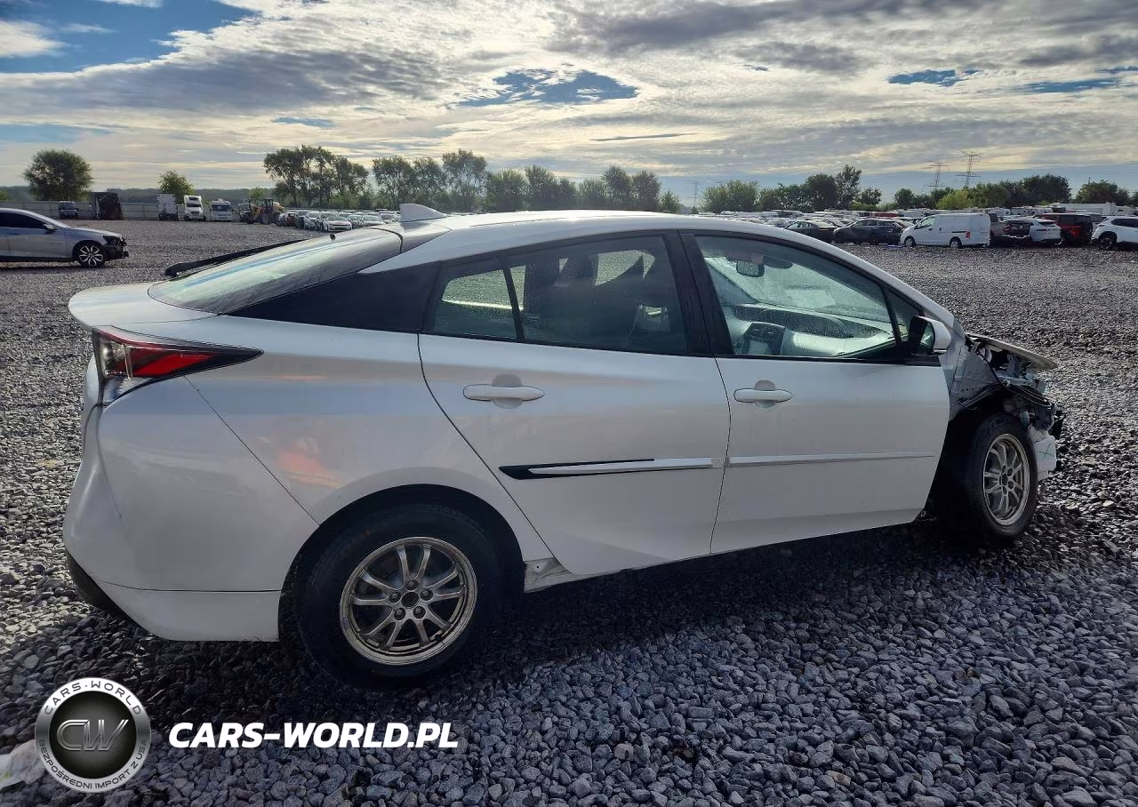2016 Toyota Prius Four VIN:JTDKARFU0G3026613 - 3