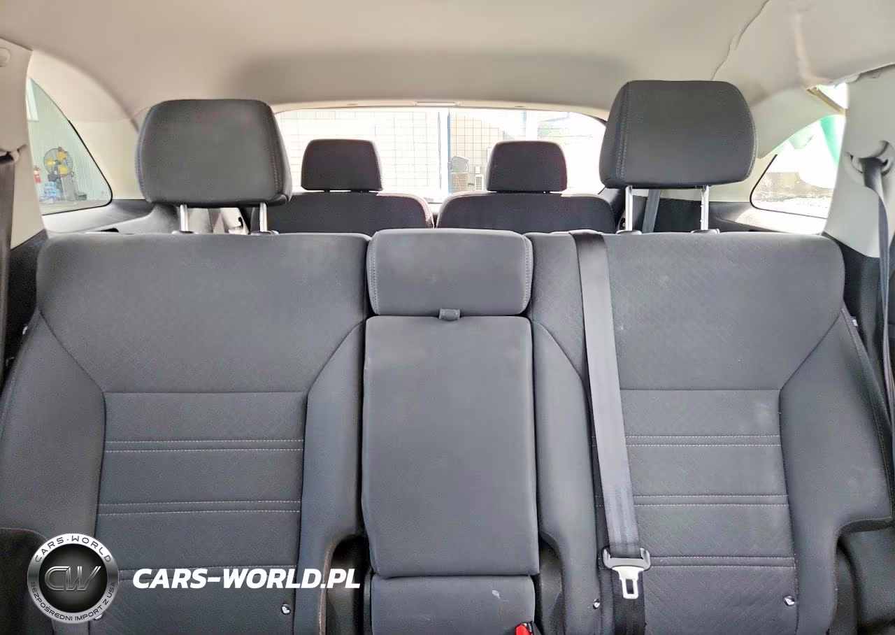 2019 Kia Sorento L VIN:5XYPG4A31KG478483 - 10