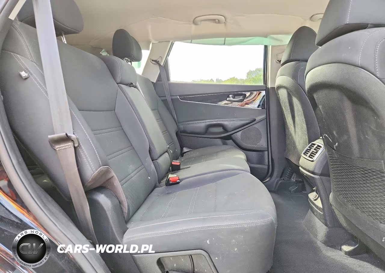2019 Kia Sorento L VIN:5XYPG4A31KG478483 - 11