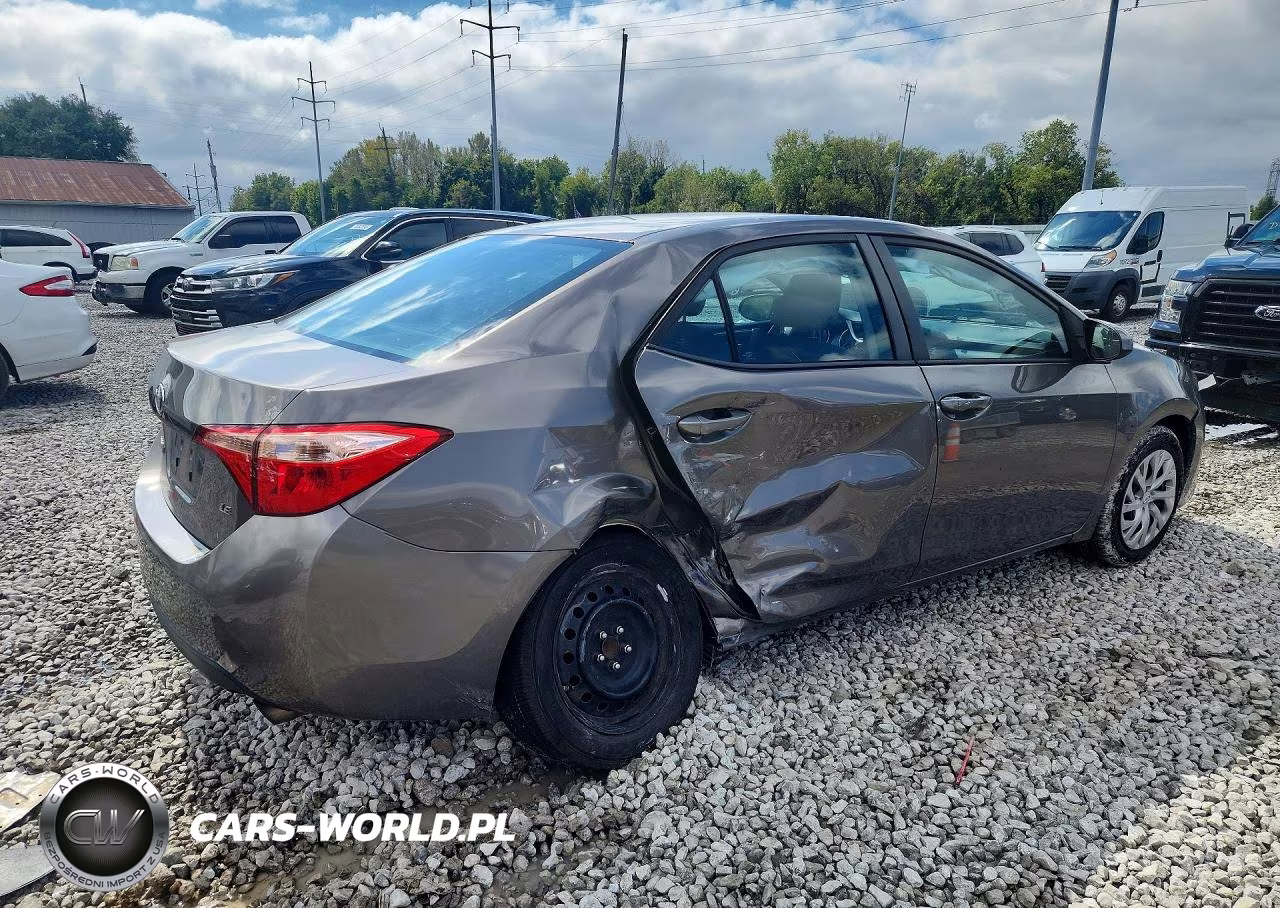 2017 Toyota Corolla Le VIN:2T1BURHE2HC865913 - 3