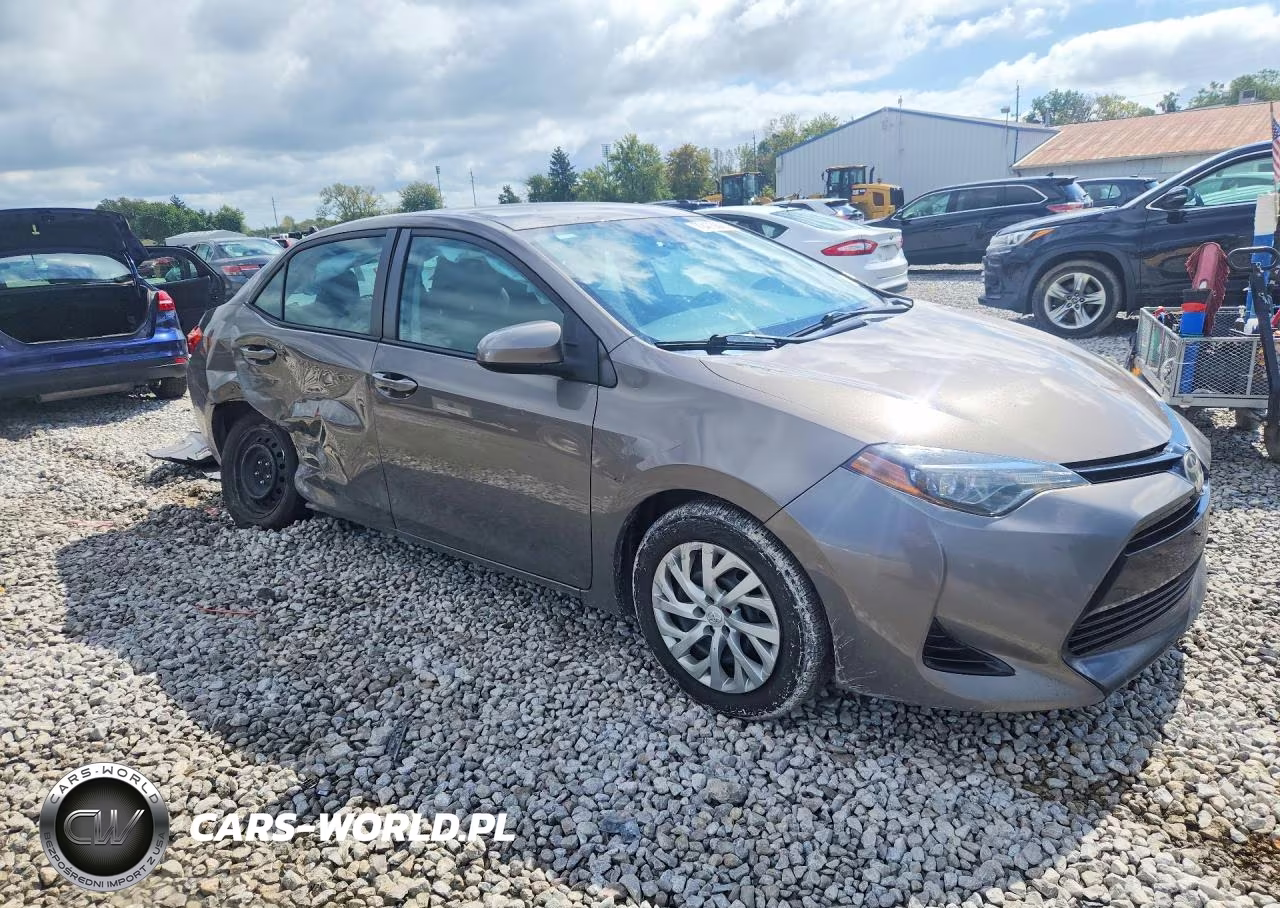 2017 Toyota Corolla Le VIN:2T1BURHE2HC865913 - 4