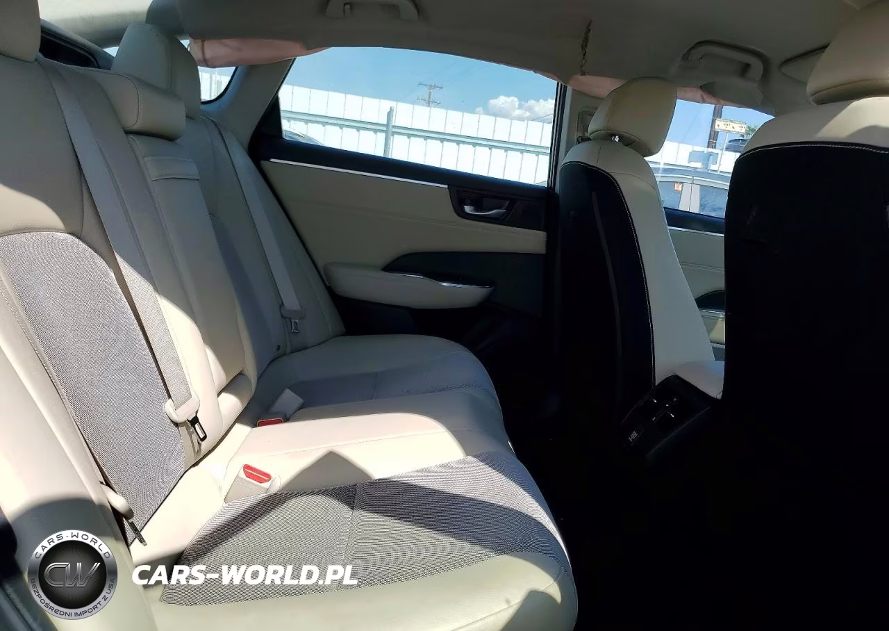 2018 Honda Clarity VIN:JHMZC5F14JC015434 - 10