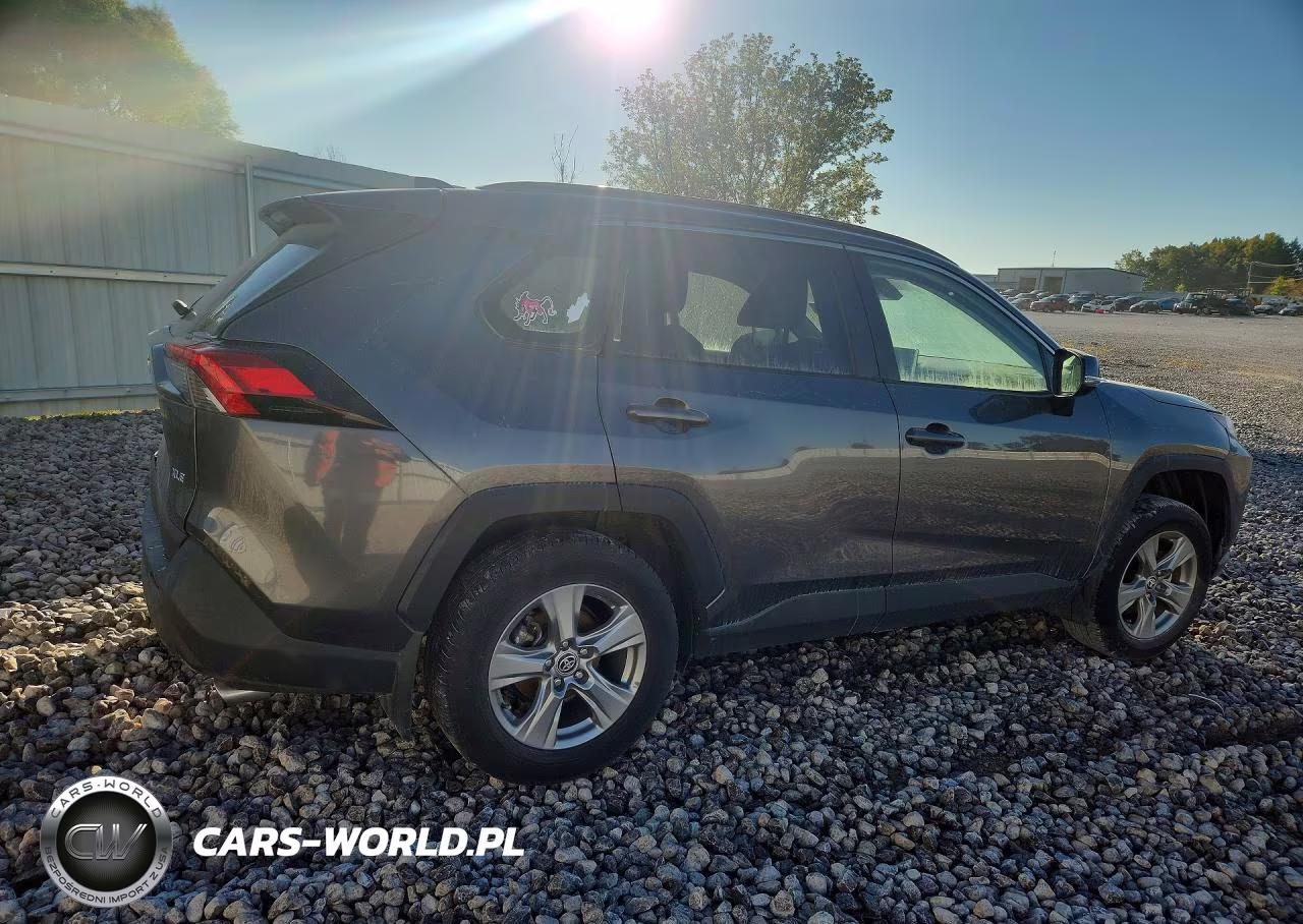 2025 Toyota Rav4 Xle VIN:2T3W1RFV1SC305604 - 3