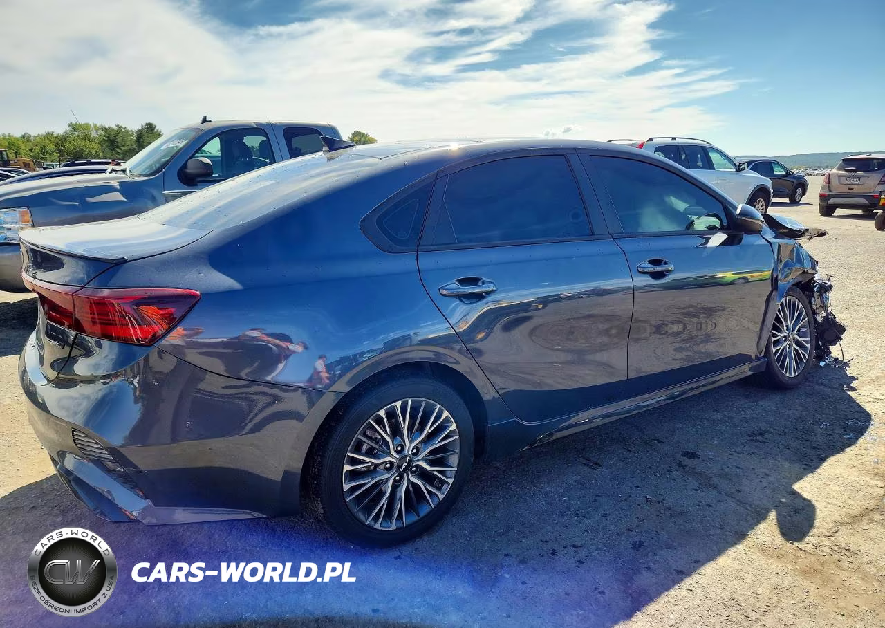2023 Kia Forte Gt Line VIN:3KPF54AD4PE613342 - 3
